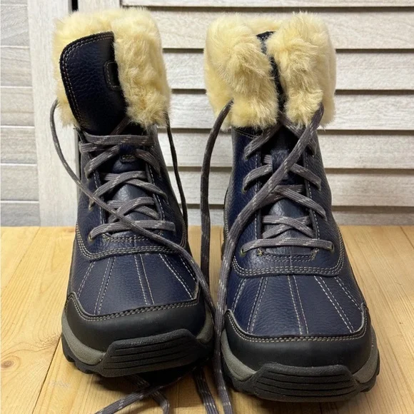 Clark’s Women's Blue and Tan Winter Boots. Size 7.5. Excellent Condition - Picture 3 of 10